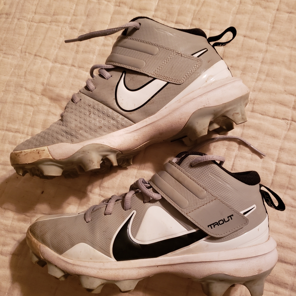 Nike Gray and White Sports Cleats